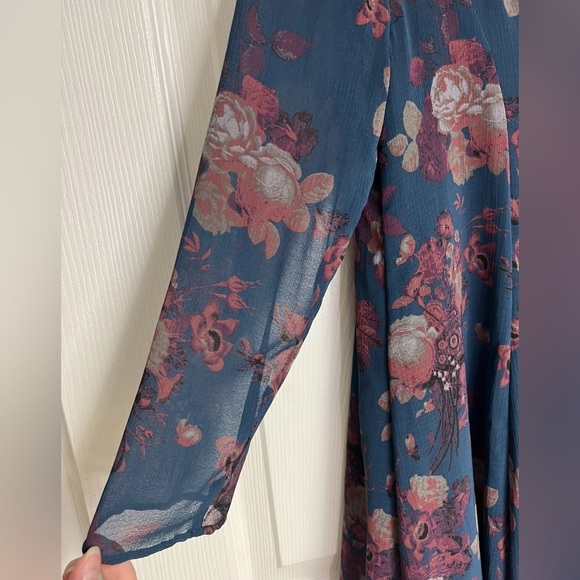 Kimchi Blue Urban Outfitters Floral
Long-sleeve Flowy Dress Medium - Picture 4 of 8